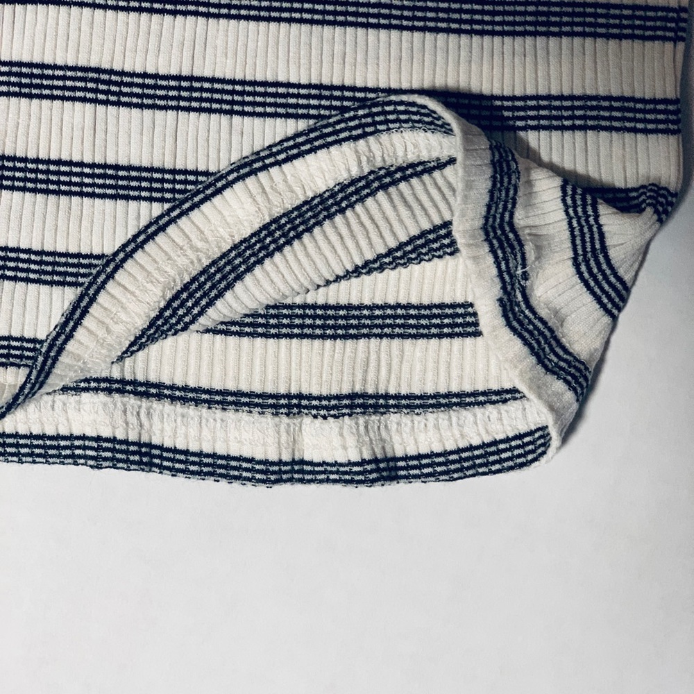 Long Sleeve Ribbed Sweater - Picture 4 of 4
